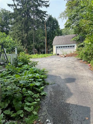44 Forest Hill Road, Boardman, OH 44512