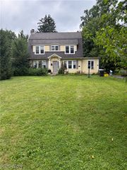 44 Forest Hill Road, Boardman, OH 44512