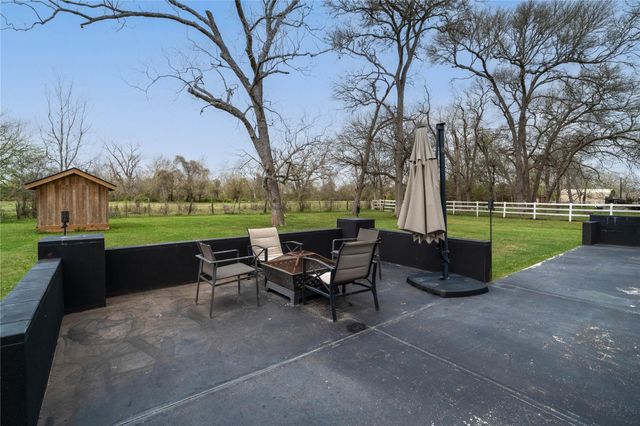 1635 Pony Lane, Wallis, TX 77485
