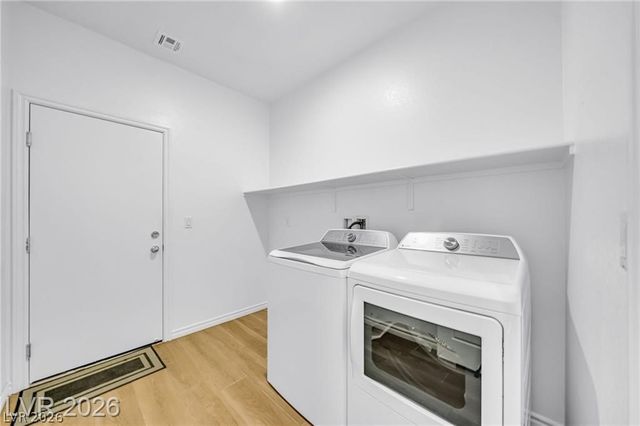 2706 Song Point Avenue, Las Vegas, NV 89121
