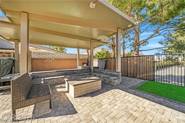 2706 Song Point Avenue, Las Vegas, NV 89121