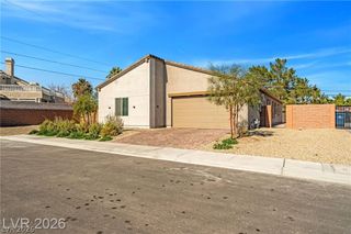 2706 Song Point Avenue, Las Vegas, NV 89121