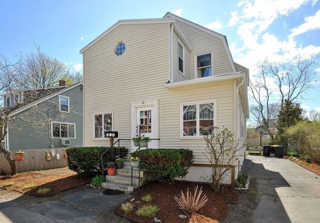 12 L Street, Hull, MA 02045