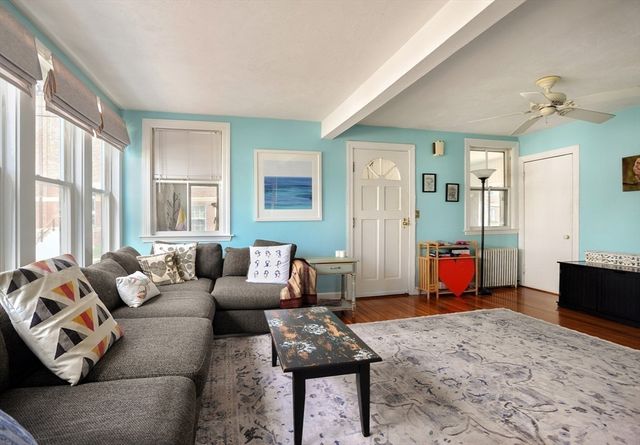 12 L Street, Hull, MA 02045