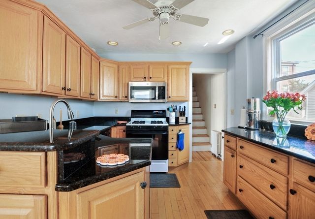 12 L Street, Hull, MA 02045