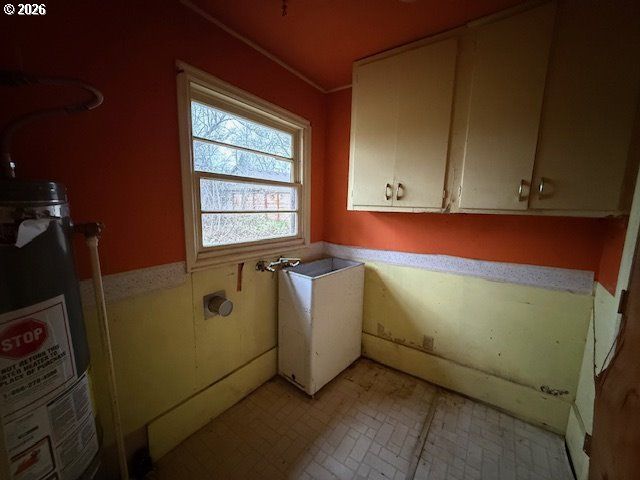 381 Se GREGORY Dr, Winston, OR 97496