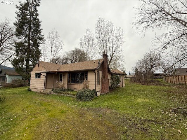 381 Se GREGORY Dr, Winston, OR 97496