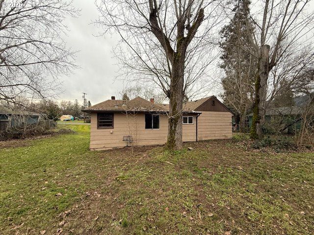 381 Se GREGORY Dr, Winston, OR 97496