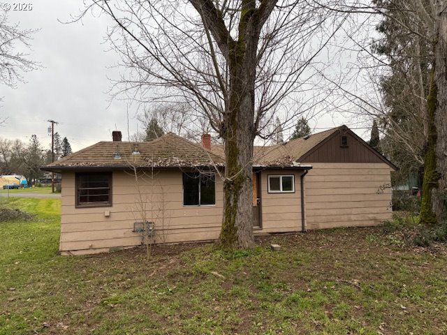 381 Se GREGORY Dr, Winston, OR 97496