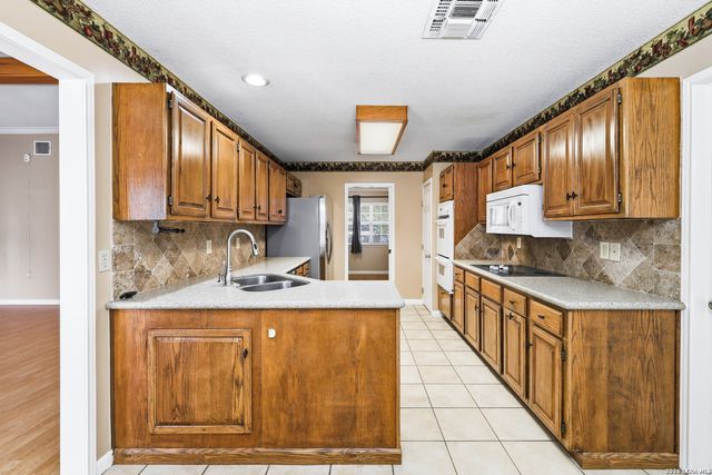 8411 Aristotle, Universal City, TX 78148