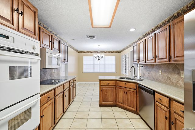 8411 Aristotle, Universal City, TX 78148