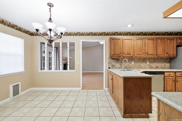 8411 Aristotle, Universal City, TX 78148