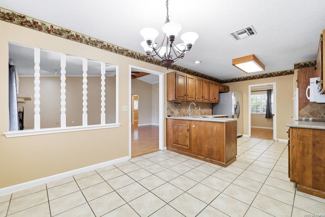 8411 Aristotle, Universal City, TX 78148