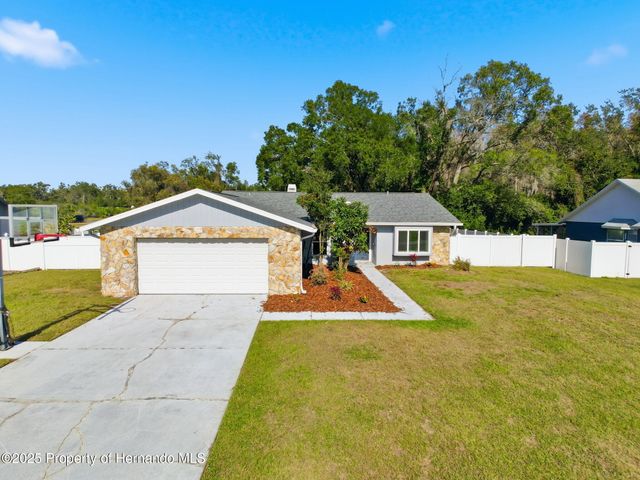 23015 Mayfair Road, Land O'lakes, FL 34639