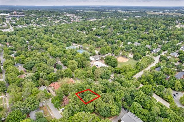N. Park Avenue, Fayetteville, AR 72701