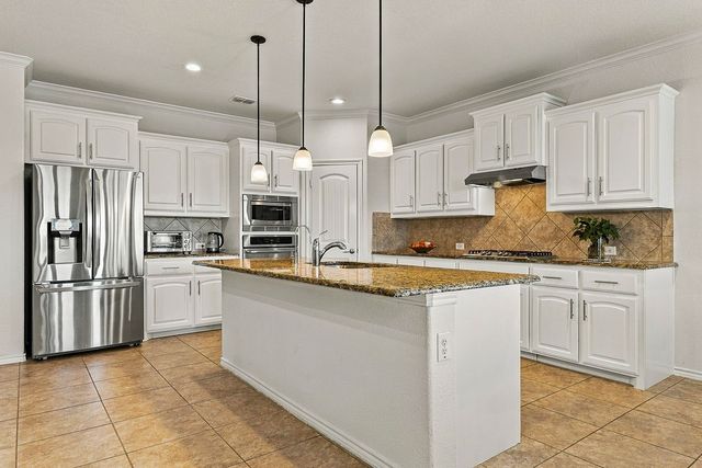 9220 Bronze Meadow Drive, Fort Worth, TX 76131