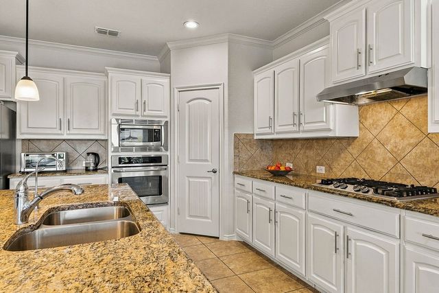 9220 Bronze Meadow Drive, Fort Worth, TX 76131
