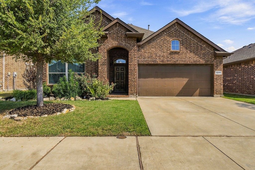 9220 Bronze Meadow Drive, Fort Worth, TX 76131