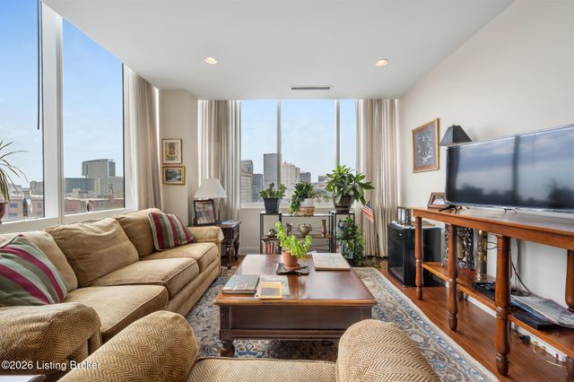 222 E Witherspoon St 806, Louisville, KY 40202