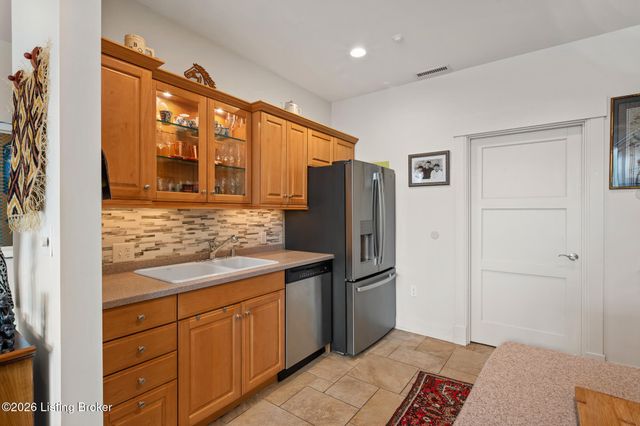 222 E Witherspoon St 806, Louisville, KY 40202