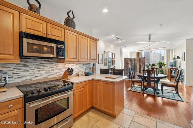 222 E Witherspoon St 806, Louisville, KY 40202