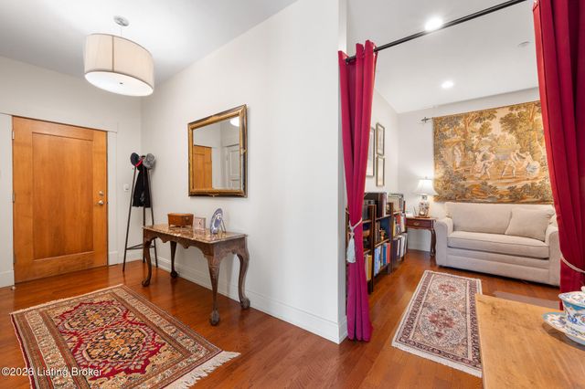 222 E Witherspoon St 806, Louisville, KY 40202