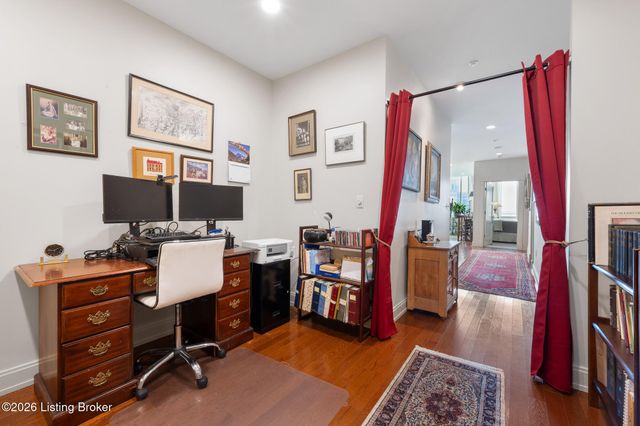 222 E Witherspoon St 806, Louisville, KY 40202