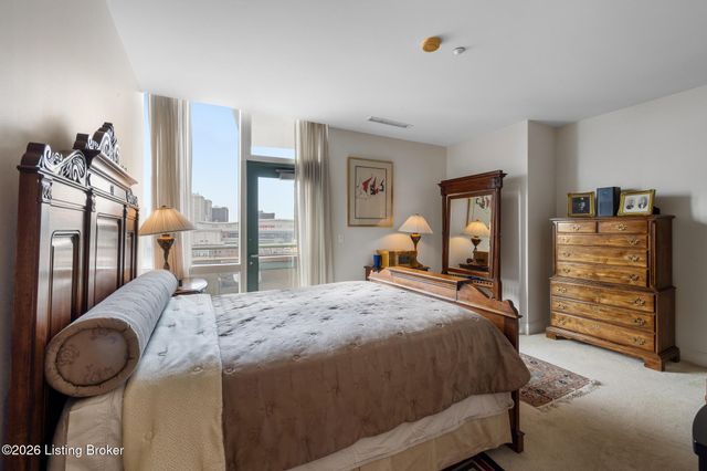 222 E Witherspoon St 806, Louisville, KY 40202