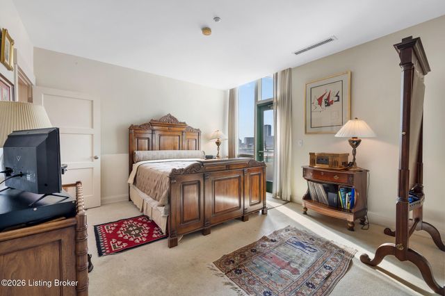 222 E Witherspoon St 806, Louisville, KY 40202