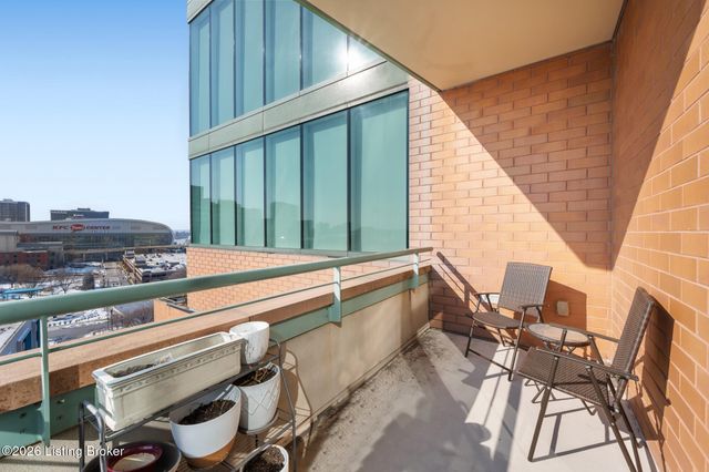 222 E Witherspoon St 806, Louisville, KY 40202