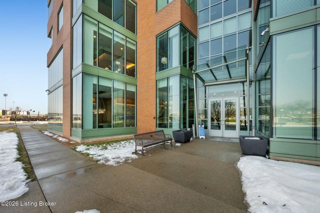 222 E Witherspoon St 806, Louisville, KY 40202