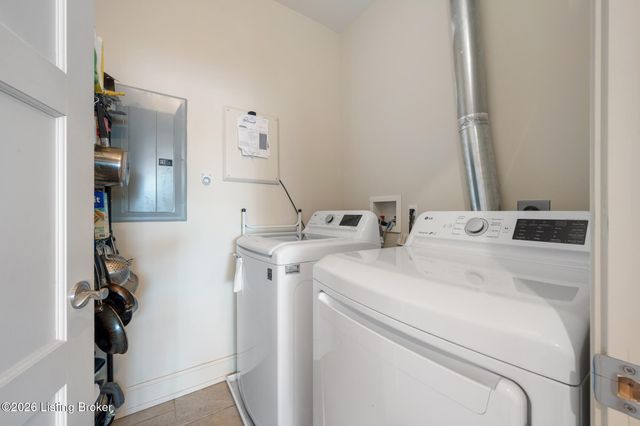 222 E Witherspoon St 806, Louisville, KY 40202