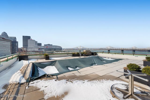 222 E Witherspoon St 806, Louisville, KY 40202