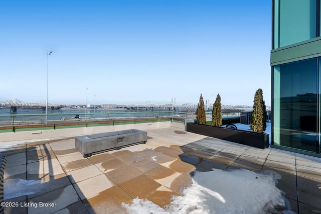 222 E Witherspoon St 806, Louisville, KY 40202