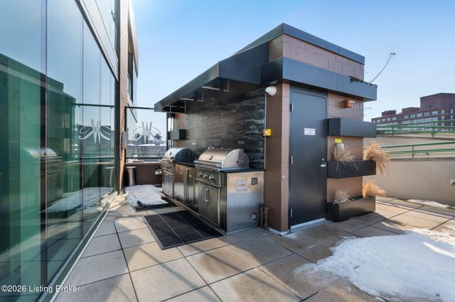 222 E Witherspoon St 806, Louisville, KY 40202