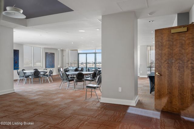 222 E Witherspoon St 806, Louisville, KY 40202