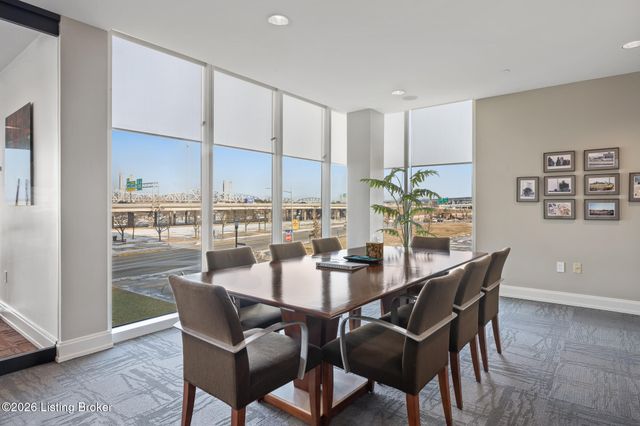 222 E Witherspoon St 806, Louisville, KY 40202