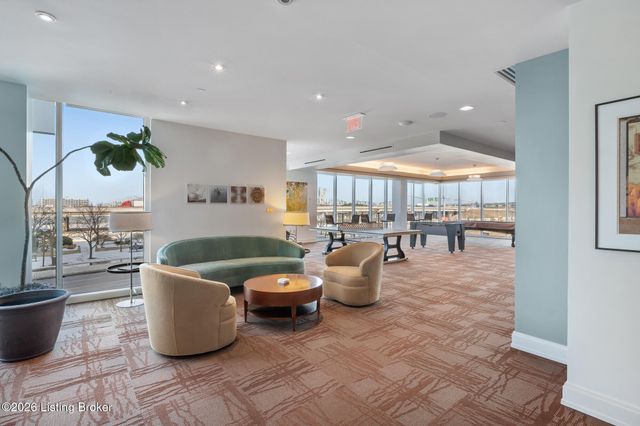 222 E Witherspoon St 806, Louisville, KY 40202