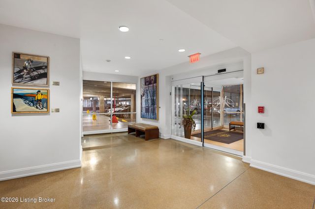 222 E Witherspoon St 806, Louisville, KY 40202