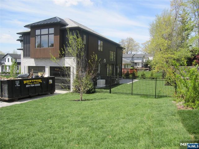 320 Bolz Street, Englewood Cliffs, NJ 07632