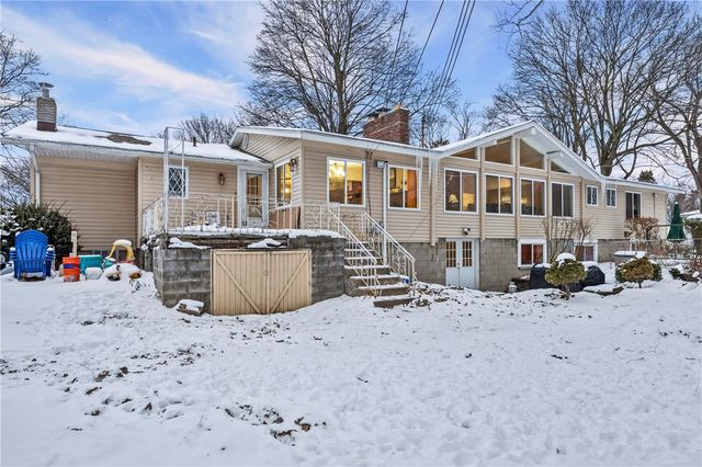 74 Creek Meadow Lane, Greece, NY 14626