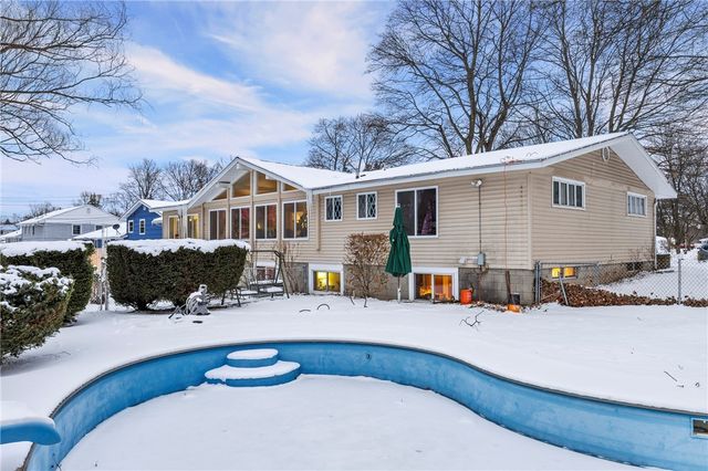 74 Creek Meadow Lane, Greece, NY 14626