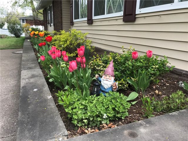 74 Creek Meadow Lane, Greece, NY 14626