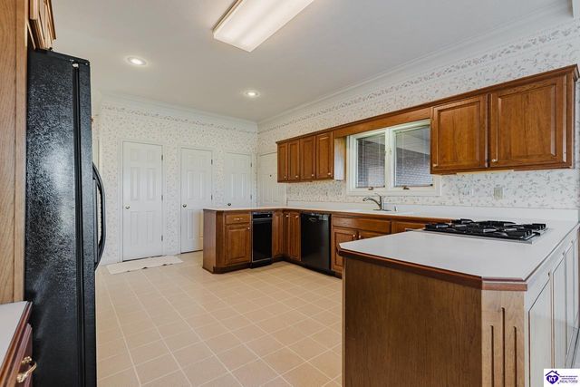 909 Lakeside Drive, Elizabethtown, KY 42701