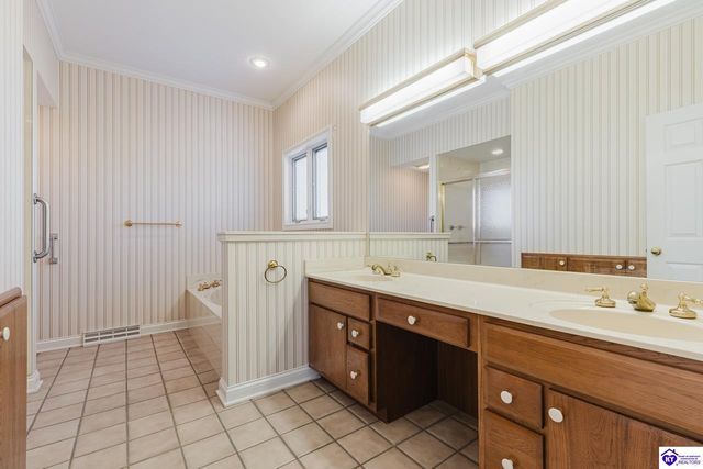 909 Lakeside Drive, Elizabethtown, KY 42701