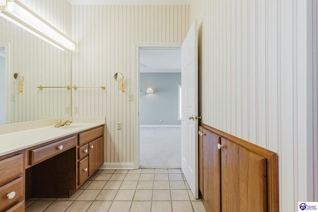 909 Lakeside Drive, Elizabethtown, KY 42701