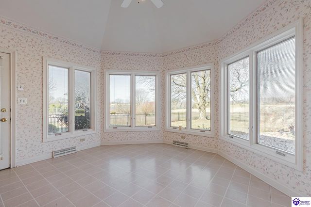 909 Lakeside Drive, Elizabethtown, KY 42701