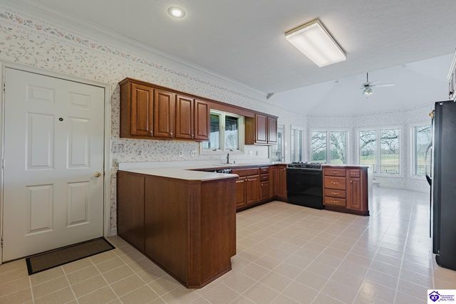 909 Lakeside Drive, Elizabethtown, KY 42701