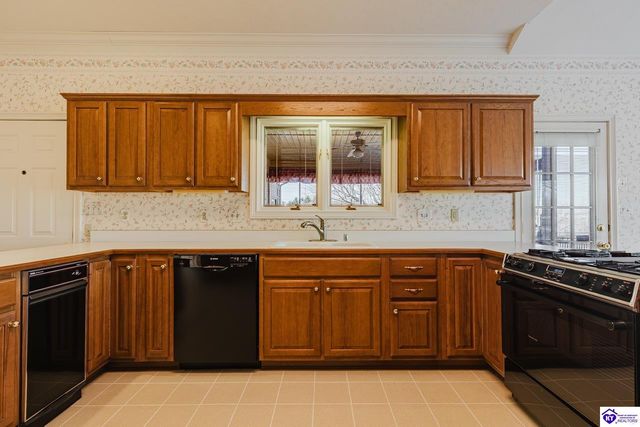 909 Lakeside Drive, Elizabethtown, KY 42701