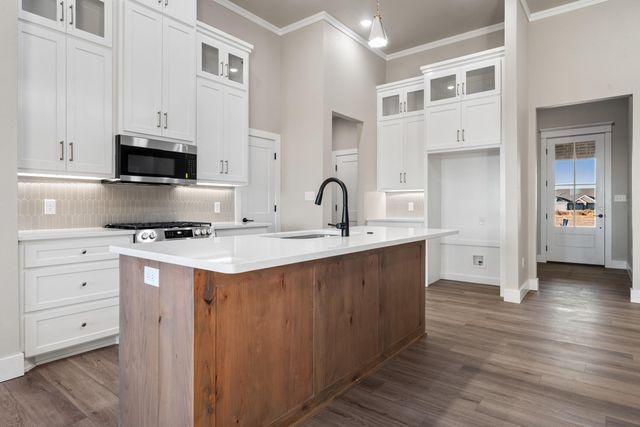 1123 N 6th Street, Wolfforth, TX 79382